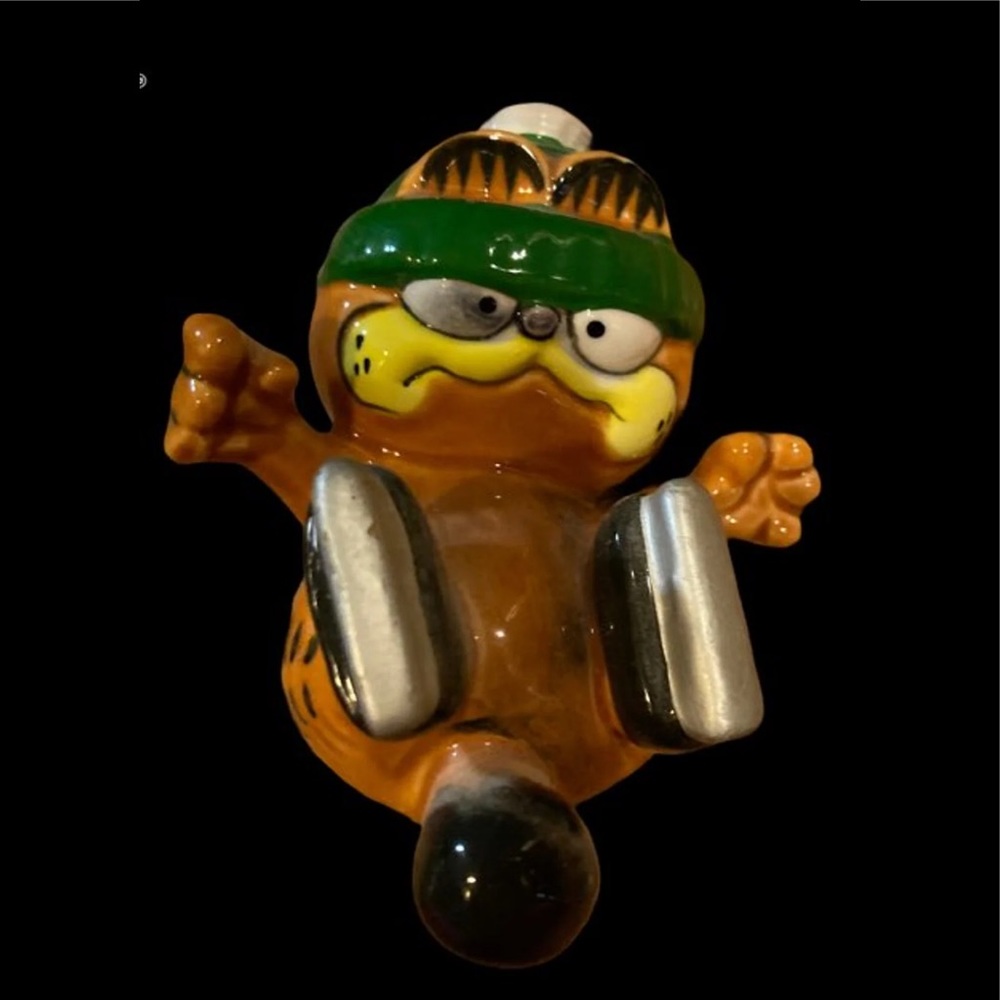 Vintage Enesco Garfield skater figurine